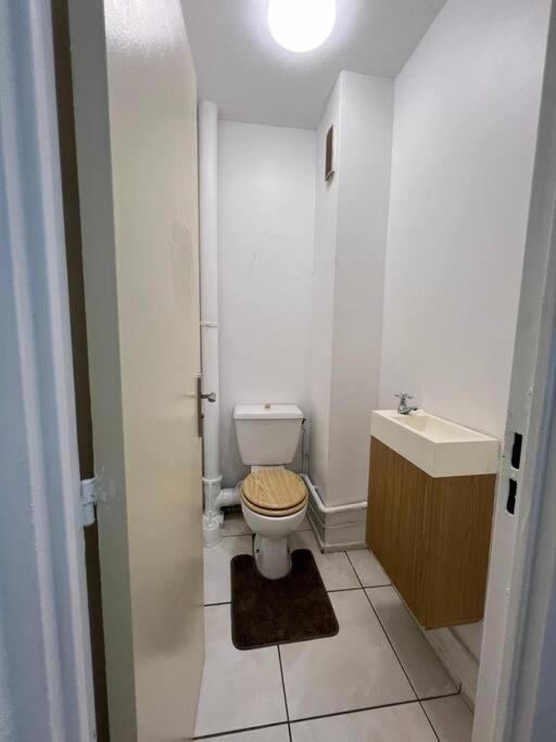 Appartement Proche Aeroport Au Rez-De-Chaussee 레자빔 외부 사진