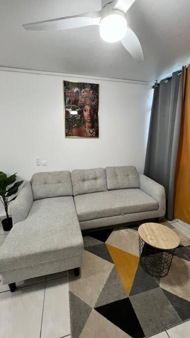 Appartement Proche Aeroport Au Rez-De-Chaussee 레자빔 외부 사진
